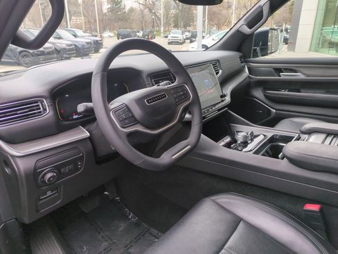 Used 2024 Jeep Wagoneer L Series III w/ Flexible Seating Group image 14