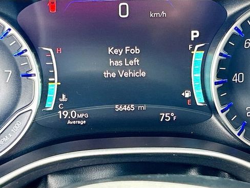Used 2023 Chrysler Pacifica Touring-L FWD image 9