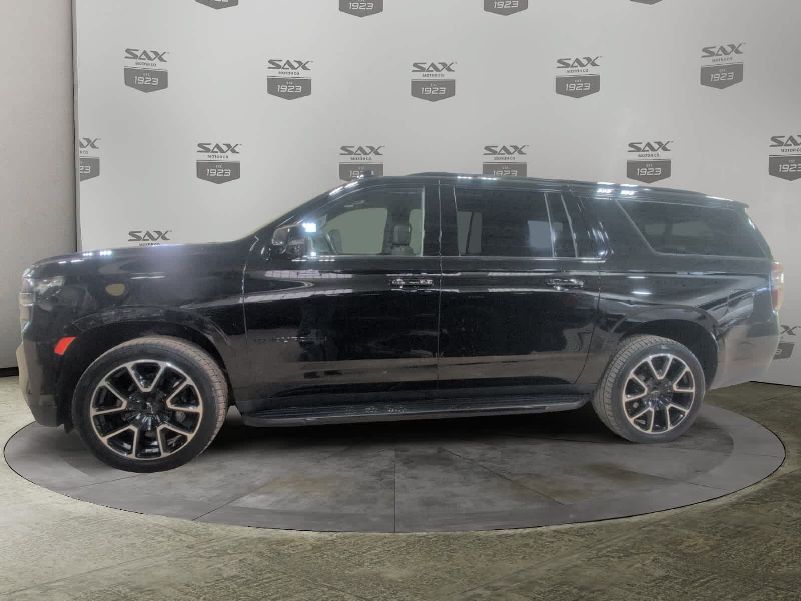 Used 2022 Chevrolet Suburban RST w/ Luxury Package AWD/4WD image 2