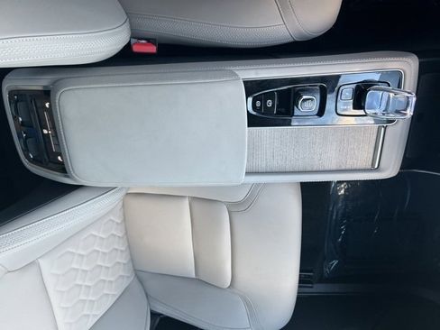 Used 2025 Volvo XC90 B5 Plus image 26