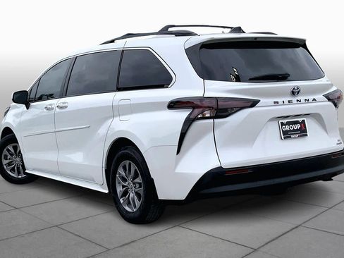 Used 2023 Toyota Sienna XLE image 11