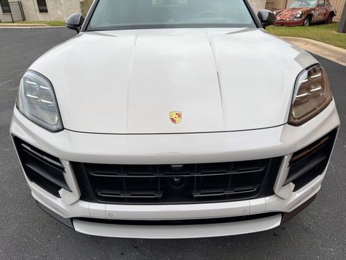 Used 2024 Porsche Cayenne Turbo GT AWD/4WD image 18