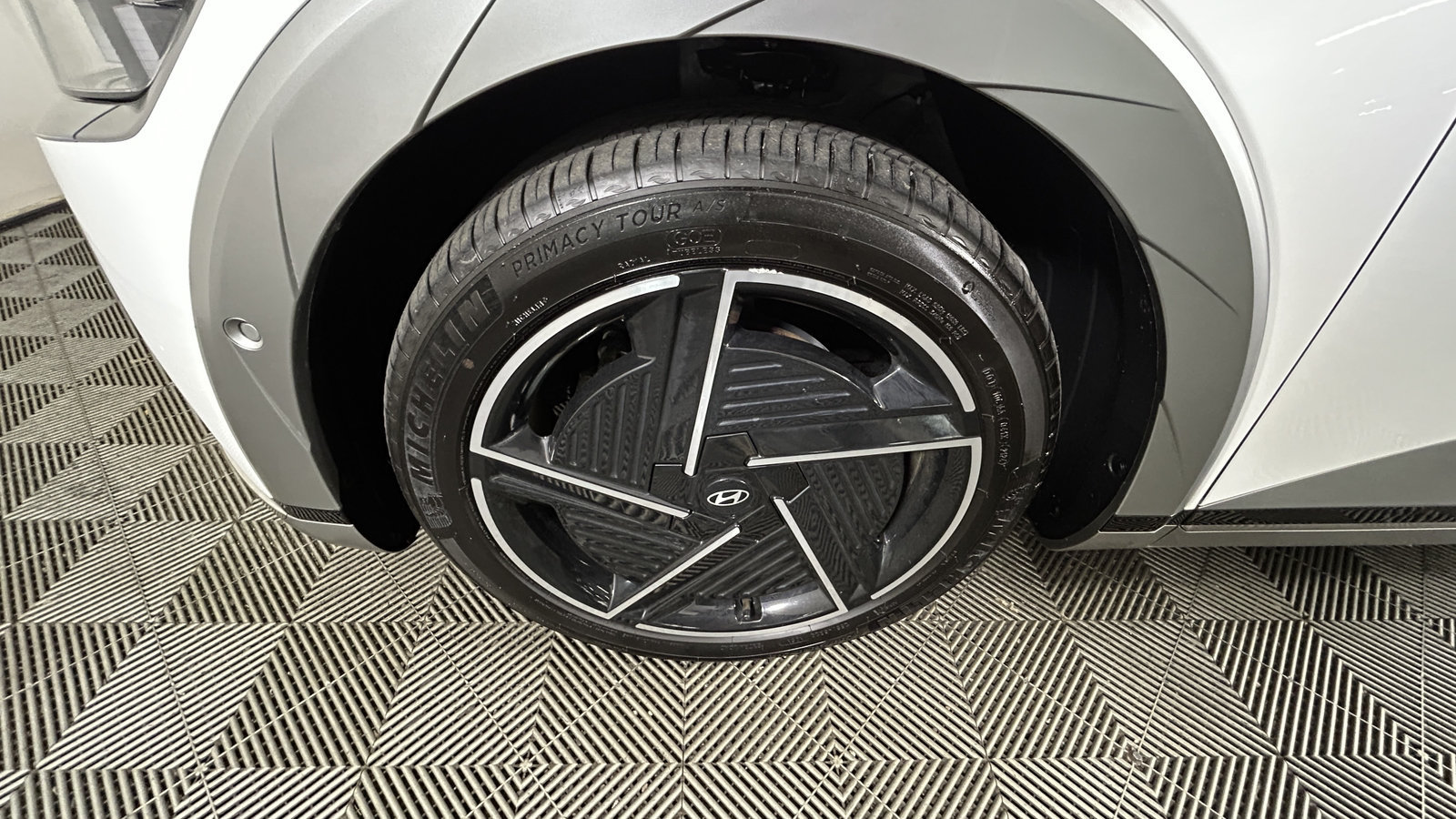 Used 2025 Hyundai Ioniq 5 Limited AWD/4WD image 11
