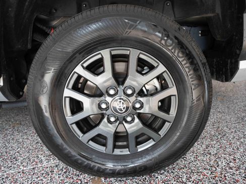 Used 2025 Toyota 4Runner SR5 AWD/4WD image 29