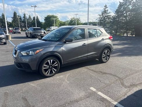 Used 2019 Nissan Kicks SV FWD image 4