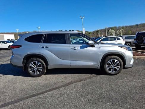 Used 2023 Toyota Highlander XLE image 9
