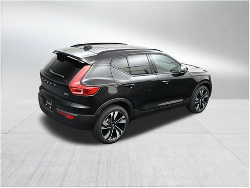 New 2026 Volvo XC40 B5 Ultra AWD/4WD image 17