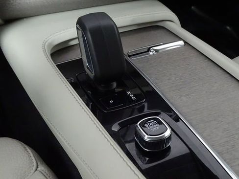 Used 2023 Volvo XC90 B6 Plus image 37