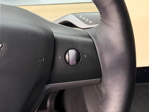 Used 2022 Tesla Model Y Performance image 35