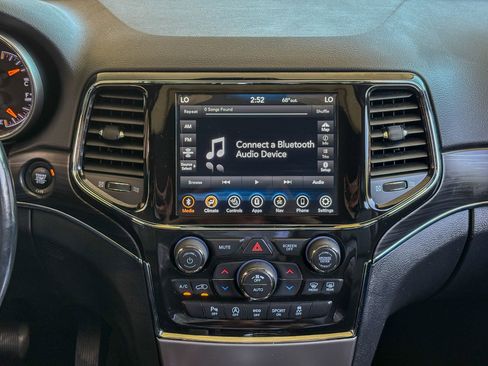 Used 2021 Jeep Grand Cherokee Limited AWD/4WD image 7