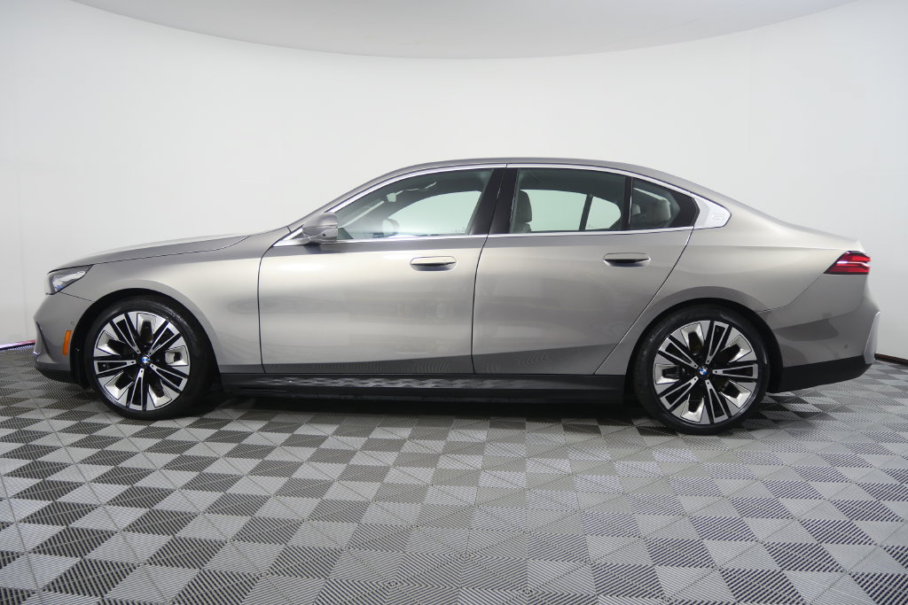 Certified 2026 BMW i5 eDrive40 AWD/4WD image 7