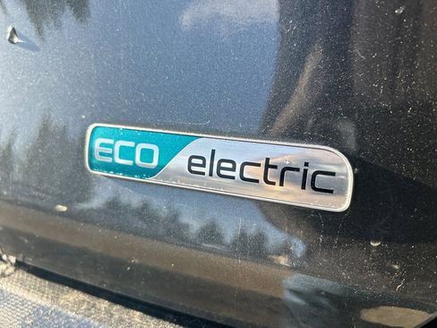 Used 2022 Kia Niro EX w/ Cold Weather Package image 8