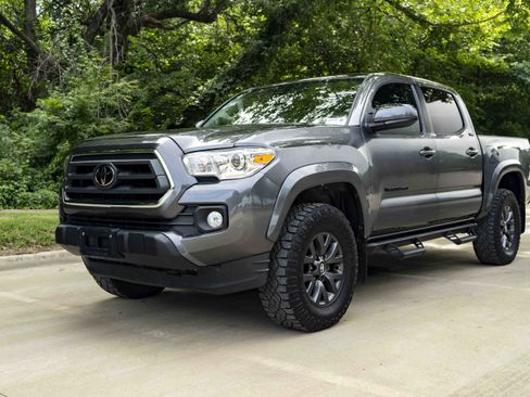 Used 2023 Toyota Tacoma SR5 RWD image 3