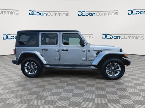 Used 2019 Jeep Wrangler Unlimited Sahara AWD/4WD image 2