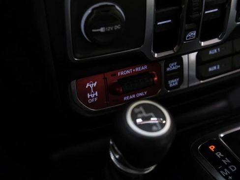 Used 2025 Jeep Wrangler Unlimited Rubicon w/ Technology Group image 48