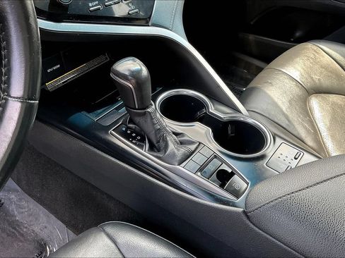 Used 2018 Toyota Camry XSE FWD image 16
