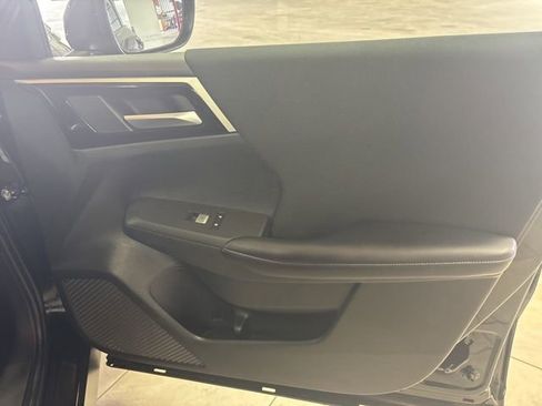 Used 2024 Mitsubishi Outlander ES FWD image 11