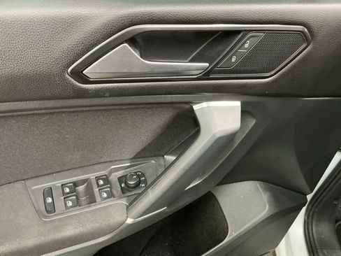 Used 2018 Volkswagen Tiguan S image 16