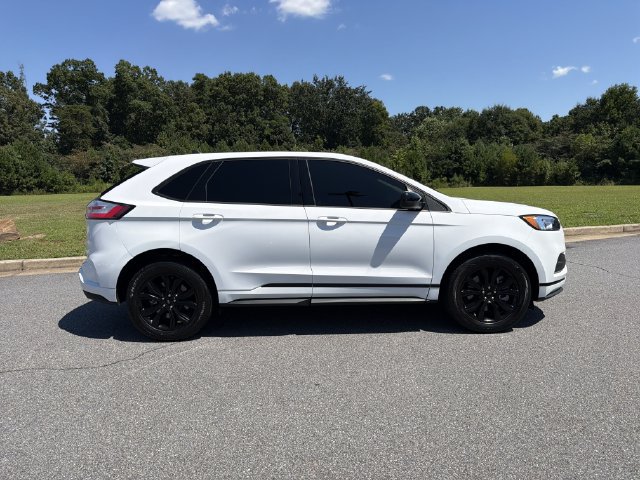 Used 2024 Ford Edge SE w/ Black Appearance Package AWD/4WD image 2