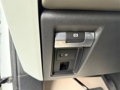 Used 2020 Land Rover Defender 110 HSE image 28