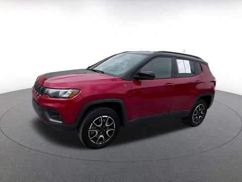 Used 2025 Jeep Compass Trailhawk AWD/4WD image 8