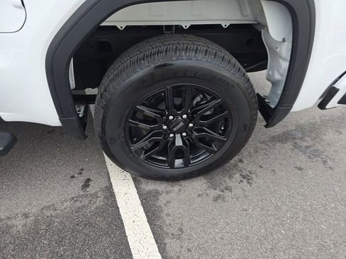 Used 2024 GMC Sierra 1500 Elevation image 29