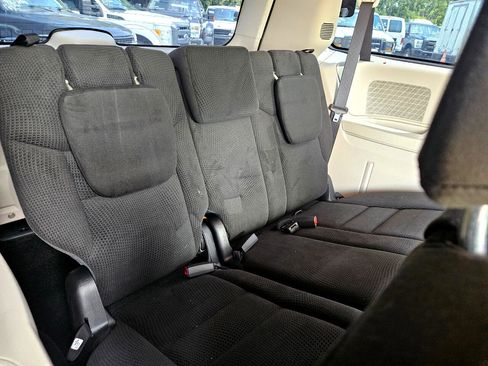 Used 2016 Dodge Grand Caravan SE w/ Quick Order Package 29E SE image 16