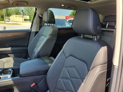 Certified 2025 Volkswagen Atlas SE w/ Panoramic Sunroof Package image 17