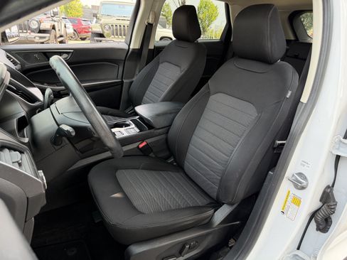 Used 2020 Ford Edge SE FWD image 16