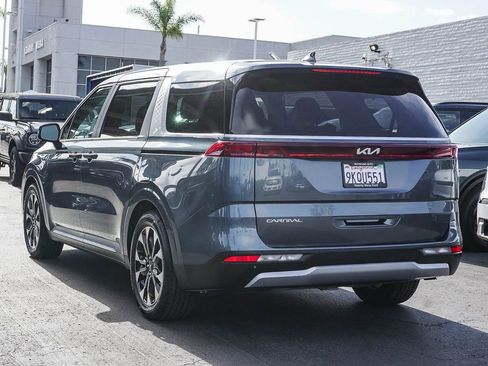 Used 2024 Kia Carnival EX FWD image 5