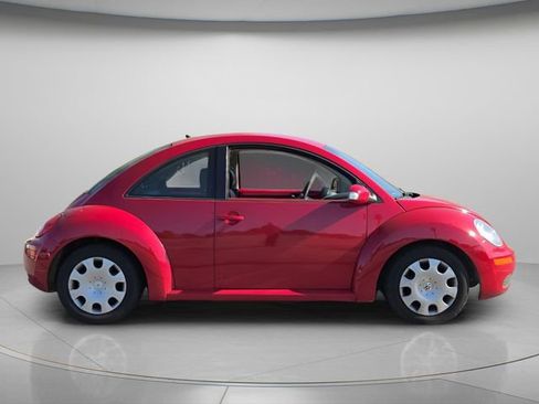 Used 2010 Volkswagen Beetle Coupe image 7