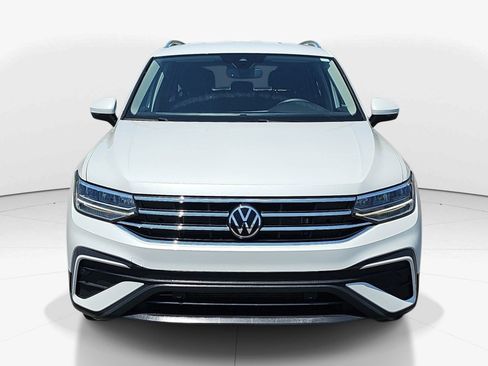Used 2023 Volkswagen Tiguan SE FWD image 9