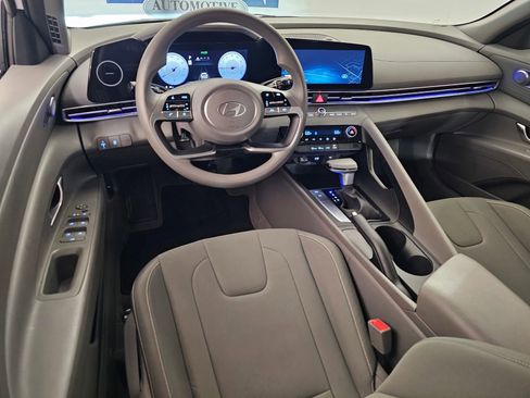 Used 2024 Hyundai Elantra SEL image 16