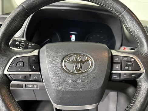 Used 2024 Toyota Sienna XLE FWD image 13