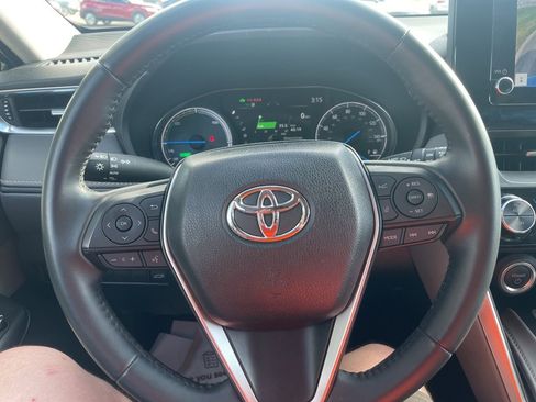 Used 2024 Toyota Venza LE image 23