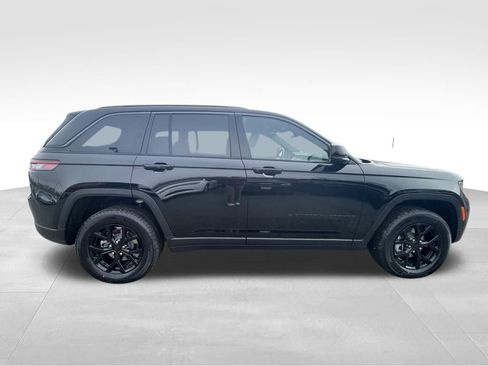 New 2026 Jeep Grand Cherokee Laredo image 12