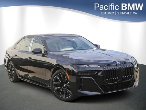 Used 2026 BMW 750e xDrive AWD/4WD image 1