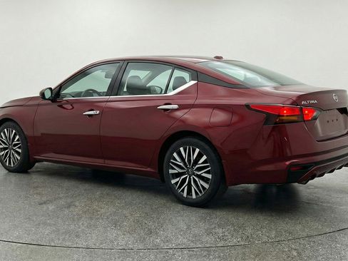 Used 2025 Nissan Altima 2.5 SV FWD image 6