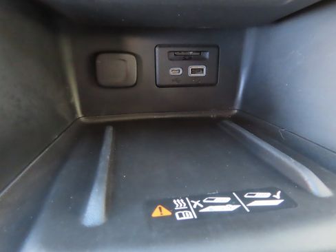 Used 2023 GMC Acadia Denali w/ Denali Ultimate Package image 11