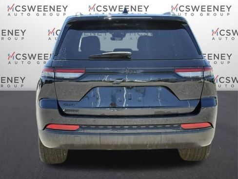 Used 2025 Jeep Grand Cherokee Altitude AWD/4WD image 23
