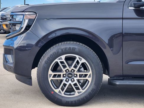 New 2026 Ford Expedition Active RWD image 9