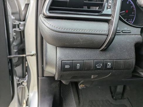 Used 2021 Toyota Camry SE image 11