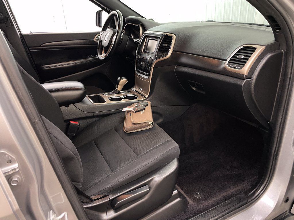 Used 2017 Jeep Grand Cherokee Laredo w/ Quick Order Package 23E AWD/4WD image 35