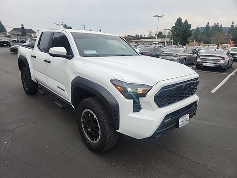 Used 2026 Toyota Tacoma SR5 image 7