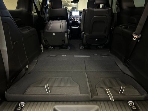 New 2026 Chrysler Pacifica Select image 15