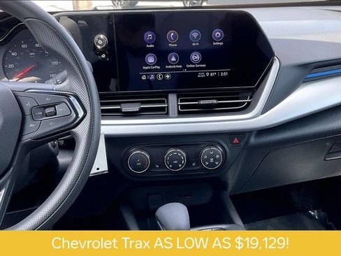 Used 2024 Chevrolet Trax LS w/ LS Convenience Package FWD image 6