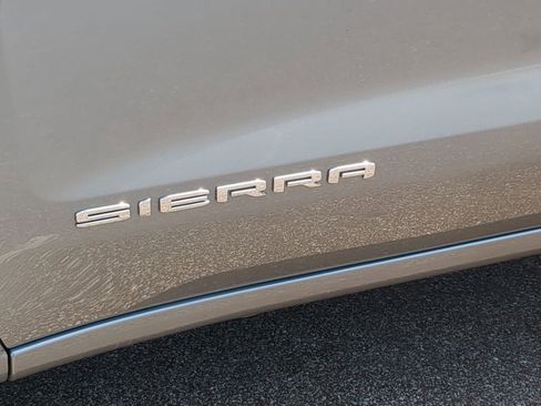 Used 2024 GMC Sierra 1500 SLT image 30