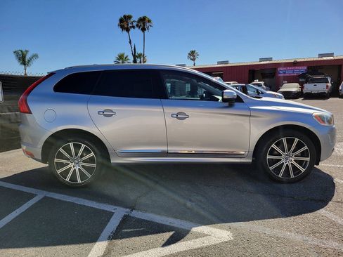 Used 2015 Volvo XC60 T5 Premier w/ Proximity Package FWD image 6