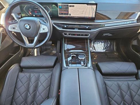 Used 2024 BMW X7 xDrive40i image 17
