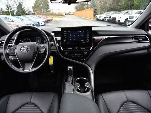 Used 2021 Toyota Camry SE image 8
